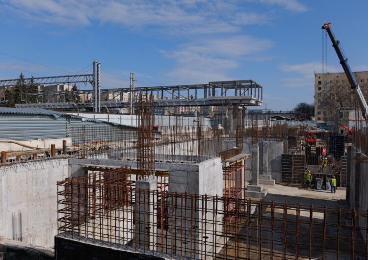 Володин на железнодорожном вокзале: ЛЮДИ ЖДУТ, ищите решение, чтобы в этом году сдать