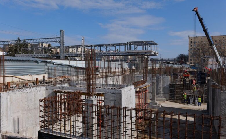 Володин на железнодорожном вокзале: ЛЮДИ ЖДУТ, ищите решение, чтобы в этом году сдать