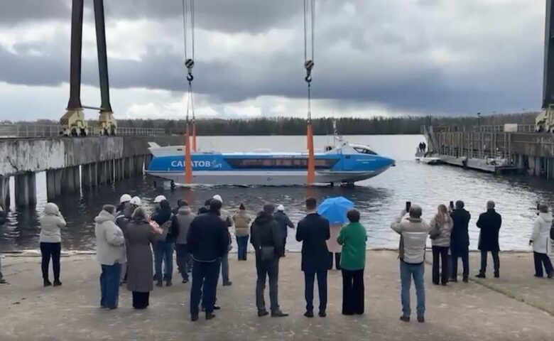 Валдай «САРАТОВ – ПОЛИТРУК КЛОЧКОВ» спустили на воду