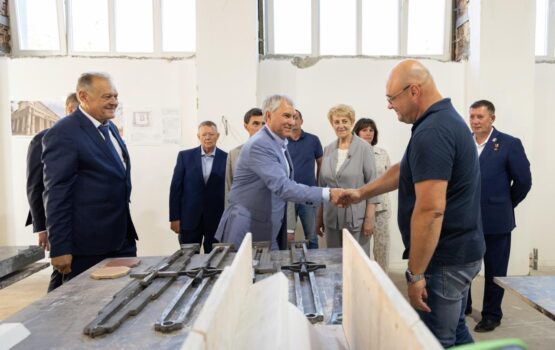 Володин ознакомился с реставрацией ГДО в Энгельсе