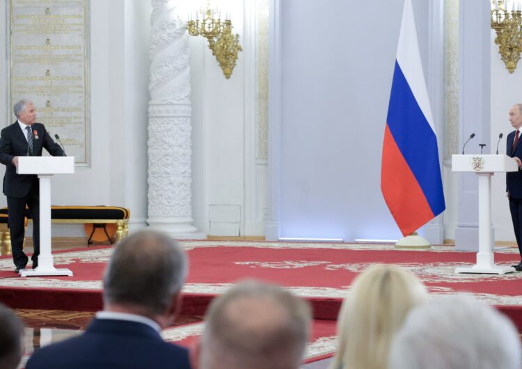 Владимир Путин наградил Вячеслава Володина орденом «За доблестный труд»