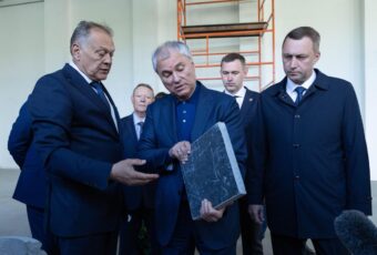 Володин осмотрел ход работ в Гарнизонном Доме Офицеров